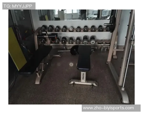 国外健身房缺乏哑铃凳如何有效锻炼上胸肌的替代方案